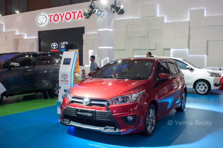 Makassar, Indonesia. 18th May, 2016. Toyota Exhibiths the All New Yaris at GIIAS Makassar Autoshow in Makassar, Indonesia. Recent report said Indonesia car sales grew 4,6 percent (year to year) to 84.703 vehichle in April 2016 from 81.000 vehicles in the same month last year. This is a remarkable result as monthly car sales growth (on a year-on-year basis) had been declining for 16 straight months previously. © Yermia Riezky Santiago